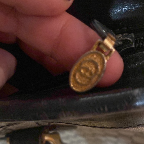 AUTHENTIC VINTAGE GUCCI - Picture 8 of 9